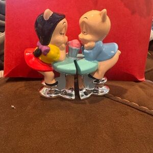 Warne Bros. Vintage Piglet Salt and Pepper Shakers